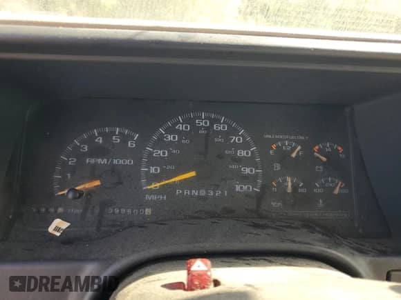 1998 GMC Sierra 1500 z VIN 1GTEC19W4WE521888, wystawiony jako Copart lot #53161505 z przebiegiem 985 004 mil mil oraz Szkoda całkowita • Salvage title. Historia ofert i sprzedaży dostępna na DreamBid. Obrazek 9.