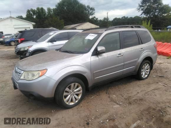 2013 Subaru Forester X Premium z VIN JF2SHADC9DH442327, wystawiony jako IAAI lot #43135021 z przebiegiem 176 618 mil mil oraz . Historia ofert i sprzedaży dostępna na DreamBid. Obrazek 2.