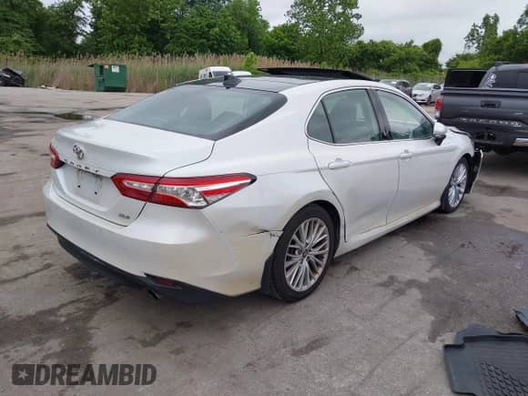 2019 Toyota Camry SE z VIN 4T1B11HK5KU720581, wystawiony jako IAAI lot #42300818 z przebiegiem 136 779 mil mil oraz . Historia ofert i sprzedaży dostępna na DreamBid. Obrazek 4.