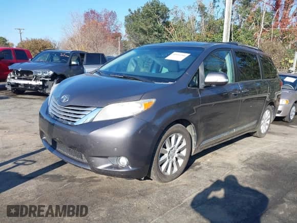 2013 Toyota Sienna XLE AAS with VIN 5TDYK3DC4DS338782, listed as a IAAI auction lot 40951306 with 149,428 mi miles and . Bid and sale history available at DreamBid. Image 2.