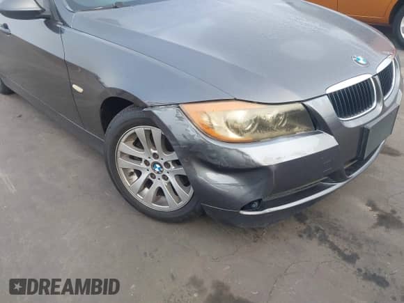 2007 BMW 3 Series 328i z VIN WBAVC53507FZ74485, wystawiony jako IAAI lot #43292107 z przebiegiem 176 945 mil mil oraz . Historia ofert i sprzedaży dostępna na DreamBid. Obrazek 6.
