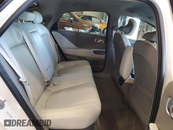 2023 Hyundai Ioniq 6 SEL z VIN KMHM34ACXPA053295, wystawiony jako Copart lot #68371695 z przebiegiem 18 036 mil mil oraz Szkoda całkowita • Salvage title. Historia ofert i sprzedaży dostępna na DreamBid. Obrazek 10.