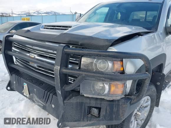 2018 Chevrolet Silverado 2500HD LTZ z VIN 1GC1KWEY4JF279774, wystawiony jako IAAI lot #41587015 z przebiegiem 302 711 mil mil oraz . Historia ofert i sprzedaży dostępna na DreamBid. Obrazek 6.