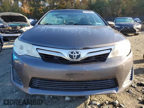2014 Toyota Camry XLE z VIN 4T4BF1FK3ER350620, wystawiony jako Copart lot #87195205 z przebiegiem 84 279 mil mil oraz Szkoda całkowita • Salvage title. Historia ofert i sprzedaży dostępna na DreamBid. Obrazek 5.