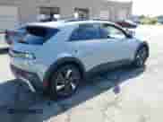 2025 Hyundai Ioniq 5 SEL z VIN 7YAKN4DA0SY004017, wystawiony jako IAAI lot #43099696 z przebiegiem 4 467 mil mil oraz . Historia ofert i sprzedaży dostępna na DreamBid. Obrazek 4.