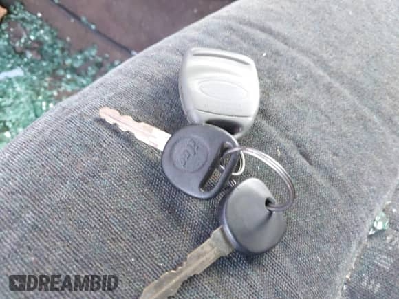 1999 Chevrolet Blazer LT z VIN 1GNCS13W2X2243229, wystawiony jako IAAI lot #42614539 z przebiegiem Nie podano mil oraz . Historia ofert i sprzedaży dostępna na DreamBid. Obrazek 11.