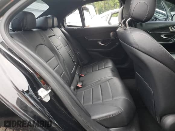 2015 Mercedes-Benz C 300 Luxury z VIN 55SWF4KB1FU051790, wystawiony jako Copart lot #68688765 z przebiegiem Nie podano mil oraz Szkoda całkowita • Salvage title. Historia ofert i sprzedaży dostępna na DreamBid. Obrazek 10.