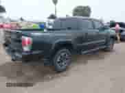 2020 Toyota Tacoma SR5 z VIN 3TMBZ5DN8LM023920, wystawiony jako IAAI lot #42015118 z przebiegiem 46 137 mil mil oraz . Historia ofert i sprzedaży dostępna na DreamBid. Obrazek 4.