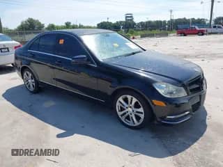2013 Mercedes-Benz C 300 Sport с VIN WDDGF8AB1DR291045, выставлен на аукционе IAAI как лот 43053358 с пробегом 143 005 миль миль и . История ставок и продаж доступна на DreamBid. Изображение 1.