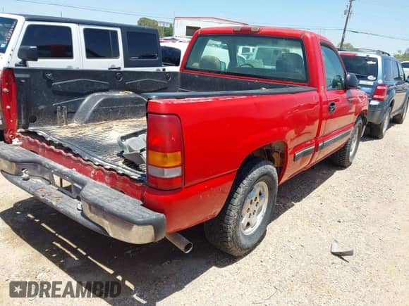 2000 Chevrolet Silverado 1500 LS with VIN 1GCEC14W3YZ191437, listed as a IAAI auction lot 42570880 with 193,315 mi miles and . Bid and sale history available at DreamBid. Image 4.