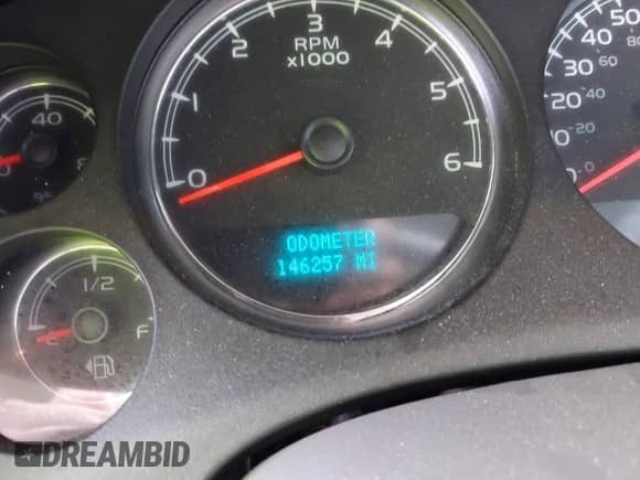 2009 Chevrolet Suburban LTZ z VIN 1GNFK36359R256609, wystawiony jako IAAI lot #42799458 z przebiegiem 146 257 mil mil oraz . Historia ofert i sprzedaży dostępna na DreamBid. Obrazek 7.