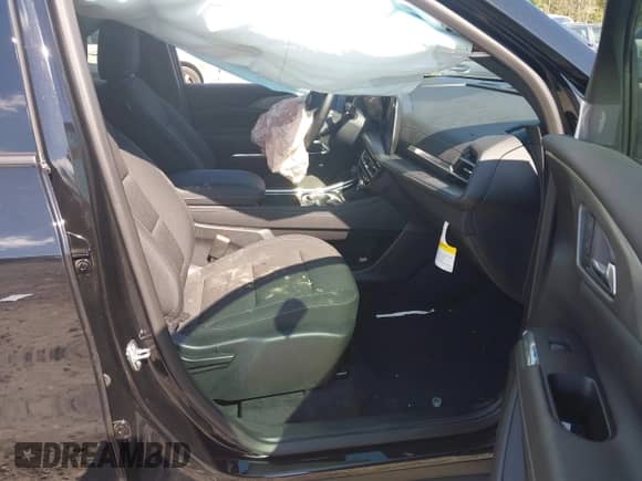 2025 Chevrolet Traverse FWD LT z VIN 1GNERGRS5SJ230050, wystawiony jako IAAI lot #43152974 z przebiegiem 5 040 mil mil oraz . Historia ofert i sprzedaży dostępna na DreamBid. Obrazek 5.