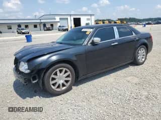 2010 Chrysler 300 C Hemi с VIN 2C3CA6CT7AH206016, выставлен на аукционе Copart как лот 69197875 с пробегом 215 950 миль миль и Списание • Salvage title. История ставок и продаж доступна на DreamBid. Изображение 1.