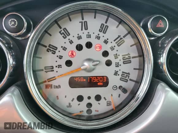 2006 MINI Hardtop with VIN WMWRC33526TK66647, listed as a Copart auction lot 81100025 with 179,203 mi miles and Salvage title. Bid and sale history available at DreamBid. Image 9.