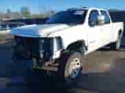 2013 Chevrolet Silverado 2500HD LTZ z VIN 1GC1KYE84DF241929, wystawiony jako IAAI lot #41336283 z przebiegiem 275 382 mil mil oraz . Historia ofert i sprzedaży dostępna na DreamBid. Obrazek 6.