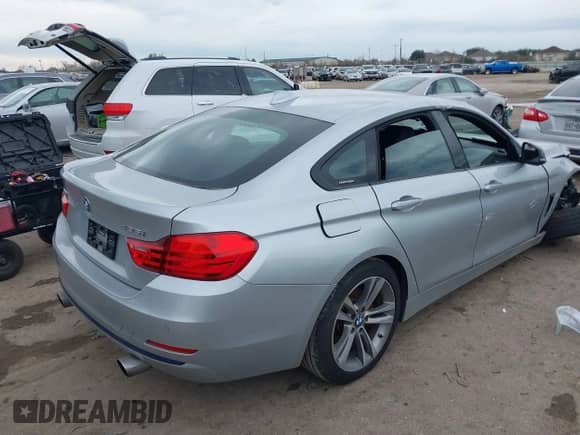 2015 BMW 4 Series 435i xDrive z VIN WBA4B3C58FD670236, wystawiony jako IAAI lot #41364258 z przebiegiem 126 362 mil mil oraz . Historia ofert i sprzedaży dostępna na DreamBid. Obrazek 4.