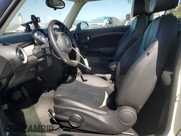 2013 MINI Hardtop with VIN WMWSU3C52DT691846, listed as a Copart auction lot 82140655 with 85,539 mi miles and Salvage title. Bid and sale history available at DreamBid. Image 7.