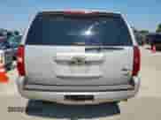 2010 Chevrolet Tahoe LS z VIN 1GNUCAE01AR288249, wystawiony jako Copart lot #71568515 z przebiegiem Nie podano mil oraz Szkoda całkowita • Salvage title. Historia ofert i sprzedaży dostępna na DreamBid. Obrazek 6.