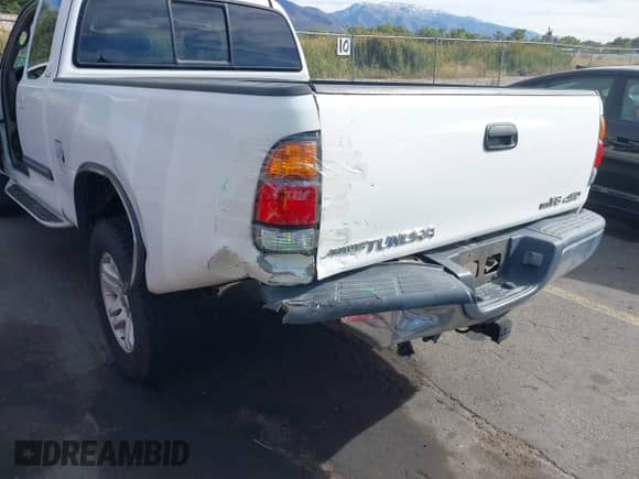 2004 Toyota Tundra SR5 z VIN 5TBBT44114S456028, wystawiony jako IAAI lot #43430467 z przebiegiem 230 434 mil mil oraz . Historia ofert i sprzedaży dostępna na DreamBid. Obrazek 17.