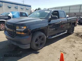 2017 Chevrolet Silverado 1500 Work Truck с VIN 1GCVKNEC1HZ197008, выставлен на аукционе Copart как лот 65465645 с пробегом 35 955 миль миль и Списание • Salvage title. История ставок и продаж доступна на DreamBid. Изображение 1.