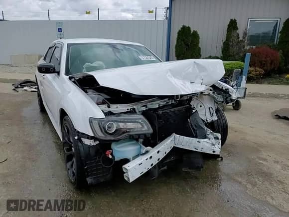 2020 Chrysler 300 Touring с VIN 2C3CCAAGXLH128336, выставлен на аукционе Copart как лот 51524345 с пробегом 81 132 миль миль и На запчасти • Non repairable. История ставок и продаж доступна на DreamBid. Изображение 14.