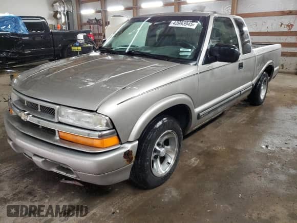 2001 Chevrolet S-10 с VIN 1GCCS195318188186, выставлен на аукционе Copart как лот 43993945 с пробегом 176 605 миль миль и Списание • Salvage title. История ставок и продаж доступна на DreamBid. Изображение 1.