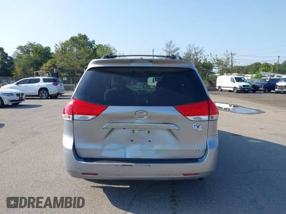 2012 Toyota Sienna LE AAS с VIN 5TDKK3DC3CS228293, выставлен на аукционе IAAI как лот 43269791 с пробегом 96 848 миль миль и . История ставок и продаж доступна на DreamBid. Изображение 16.