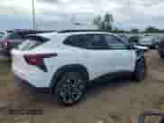 2024 Chevrolet Trax 2RS с VIN KL77LJE23RC154863, выставлен на аукционе Copart как лот 62772595 с пробегом 28 258 миль миль и Списание • Salvage title. История ставок и продаж доступна на DreamBid. Изображение 3.