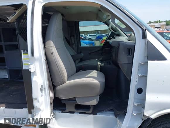 2024 Chevrolet Express Cargo с VIN 1GCWGAF74R1106717, выставлен на аукционе IAAI как лот 42465038 с пробегом 10 975 миль миль и . История ставок и продаж доступна на DreamBid. Изображение 5.