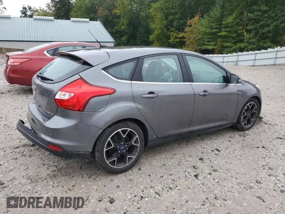 2012 Ford Focus Titanium z VIN 1FAHP3N26CL412510, wystawiony jako Copart lot #84207115 z przebiegiem 125 005 mil mil oraz Czysty tytuł • Clean title. Historia ofert i sprzedaży dostępna na DreamBid. Obrazek 3.