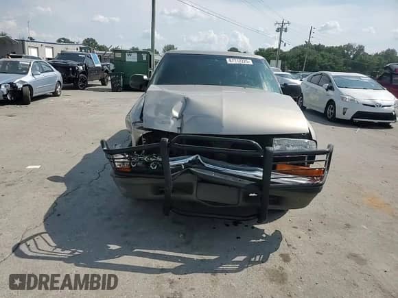 2003 Chevrolet S-10 LS z VIN 1GCCS19X238113452, wystawiony jako Copart lot #67312225 z przebiegiem 114 942 mil mil oraz Szkoda całkowita • Salvage title. Historia ofert i sprzedaży dostępna na DreamBid. Obrazek 13.