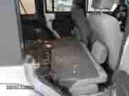 2007 Jeep Wrangler Unlimited Sahara z VIN 1J4GA59167L212909, wystawiony jako Copart lot #82455775 z przebiegiem 124 148 mil mil oraz Czysty tytuł • Clean title. Historia ofert i sprzedaży dostępna na DreamBid. Obrazek 10.