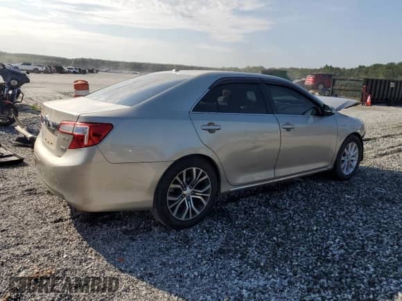 2014 Toyota Camry LE with VIN 4T1BD1FK8EU106252, listed as a Copart auction lot 68969405 with 256,940 mi miles and Salvage title. Bid and sale history available at DreamBid. Image 3.