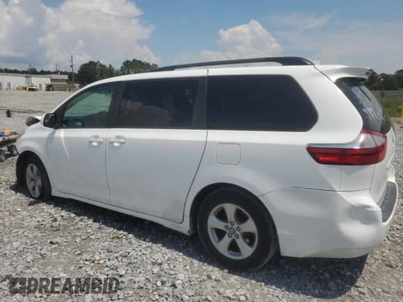 2019 Toyota Sienna LE Auto Access Seat with VIN 5TDKZ3DC5KS002038, listed as a Copart auction lot 70196945 with 243,346 mi miles and Salvage title. Bid and sale history available at DreamBid. Image 2.