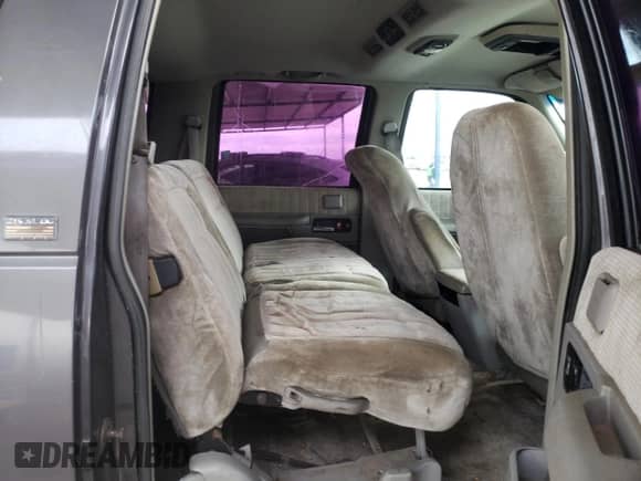 1993 Chevrolet Suburban z VIN 1GNFK16K7PJ392411, wystawiony jako Copart lot #43733375 z przebiegiem 245 702 mil mil oraz Szkoda całkowita • Salvage title. Historia ofert i sprzedaży dostępna na DreamBid. Obrazek 11.