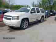 2011 Chevrolet Suburban LTZ z VIN 1GNSKKE34BR257556, wystawiony jako IAAI lot #41308217 z przebiegiem 158 107 mil mil oraz . Historia ofert i sprzedaży dostępna na DreamBid. Obrazek 2.
