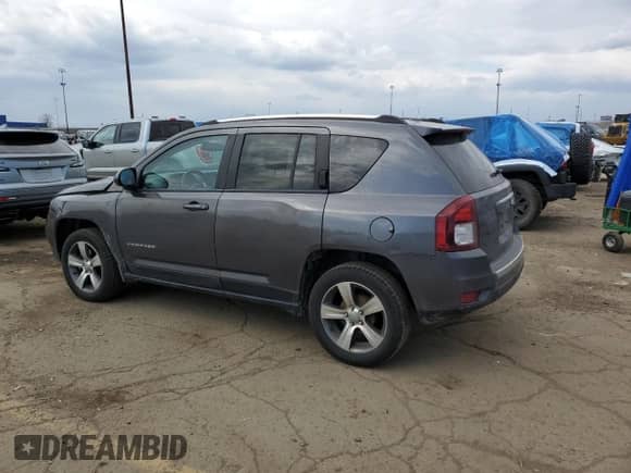 2017 Jeep Compass Latitude z VIN 1C4NJCEA2HD153005, wystawiony jako Copart lot #50681635 z przebiegiem 179 123 mil mil oraz Czysty tytuł • Clean title. Historia ofert i sprzedaży dostępna na DreamBid. Obrazek 2.