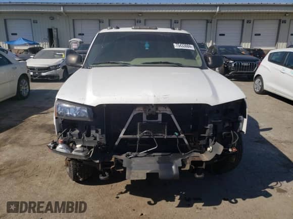 2003 Chevrolet Silverado 1500HD LS z VIN 1GCGK13U93F246110, wystawiony jako Copart lot #75433684 z przebiegiem 217 800 mil mil oraz Szkoda całkowita • Salvage title. Historia ofert i sprzedaży dostępna na DreamBid. Obrazek 5.