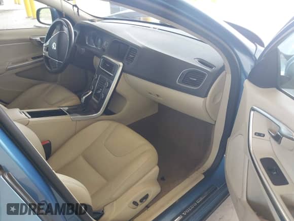 2015 Volvo S60 T5 Premier Plus с VIN YV1612TC1F1309076, выставлен на аукционе IAAI как лот 42532423 с пробегом 79 357 миль миль и . История ставок и продаж доступна на DreamBid. Изображение 5.