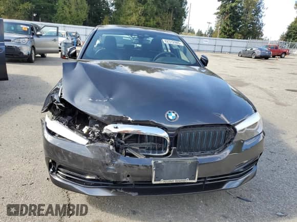 2019 BMW 5 Series 530e xDrive z VIN WBAJB1C55KB375835, wystawiony jako Copart lot #82312485 z przebiegiem Nie podano mil oraz Szkoda całkowita • Salvage title. Historia ofert i sprzedaży dostępna na DreamBid. Obrazek 5.