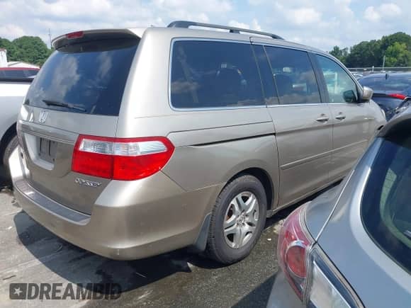2005 Honda Odyssey EX z VIN 5FNRL38465B409863, wystawiony jako IAAI lot #43009481 z przebiegiem 255 902 mil mil oraz . Historia ofert i sprzedaży dostępna na DreamBid. Obrazek 4.