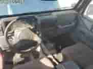 1998 Jeep Wrangler Sport z VIN 1J4FY19S3WP723672, wystawiony jako Copart lot #70351655 z przebiegiem 132 643 mil mil oraz Czysty tytuł • Clean title. Historia ofert i sprzedaży dostępna na DreamBid. Obrazek 8.