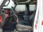 2022 Jeep Wrangler Unlimited Sahara z VIN 1C4HJXEG4NW254507, wystawiony jako Copart lot #54151955 z przebiegiem 30 547 mil mil oraz Szkoda całkowita • Salvage title. Historia ofert i sprzedaży dostępna na DreamBid. Obrazek 7.