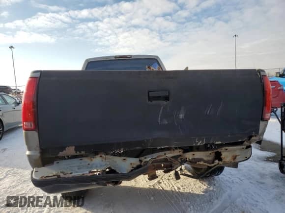 1999 Chevrolet Silverado 3500 z VIN 1GCHK33R4XF096473, wystawiony jako Copart lot #87587465 z przebiegiem 174 424 mil mil oraz Szkoda całkowita • Salvage title. Historia ofert i sprzedaży dostępna na DreamBid. Obrazek 6.
