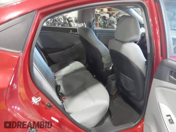 2017 Hyundai Accent SE z VIN KMHCT4AE2HU394476, wystawiony jako IAAI lot #43404316 z przebiegiem 150 891 mil mil oraz . Historia ofert i sprzedaży dostępna na DreamBid. Obrazek 8.