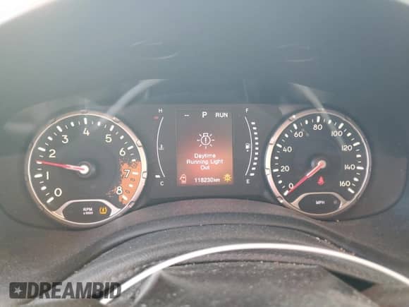 2018 Jeep Renegade Latitude with VIN ZACCJABB5JPH83813, listed as a Copart auction lot 86861165 with 118,230 mi miles and Salvage title. Bid and sale history available at DreamBid. Image 9.