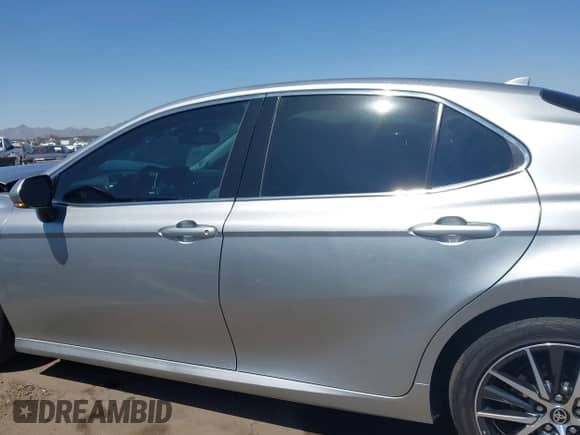 2021 Toyota Camry Hybrid XLE with VIN 4T1F31AK2MU547062, listed as a IAAI auction lot 42405027 with 170,899 mi miles and . Bid and sale history available at DreamBid. Image 14.