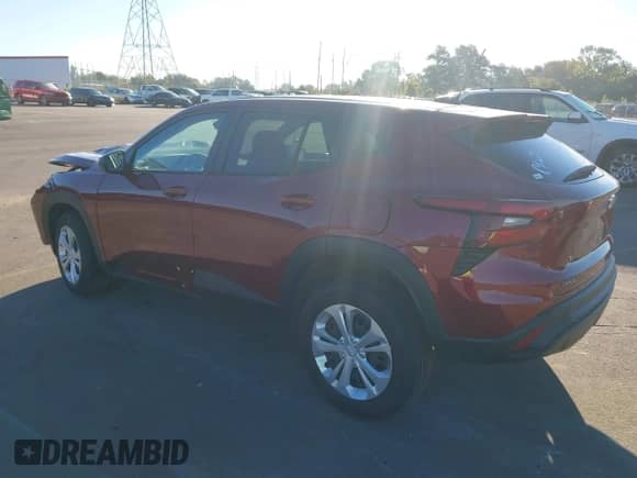 2025 Chevrolet Trax LS с VIN KL77LFEP5SC179858, выставлен на аукционе IAAI как лот 43454002 с пробегом 19 869 миль миль и . История ставок и продаж доступна на DreamBid. Изображение 3.