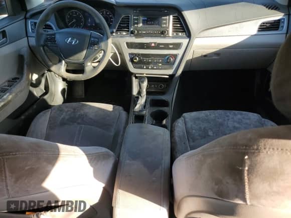 2015 Hyundai Sonata SE с VIN 5NPE24AF9FH104590, выставлен на аукционе Copart как лот 82645085 с пробегом 208 201 миль миль и Чистый • Clean title. История ставок и продаж доступна на DreamBid. Изображение 8.