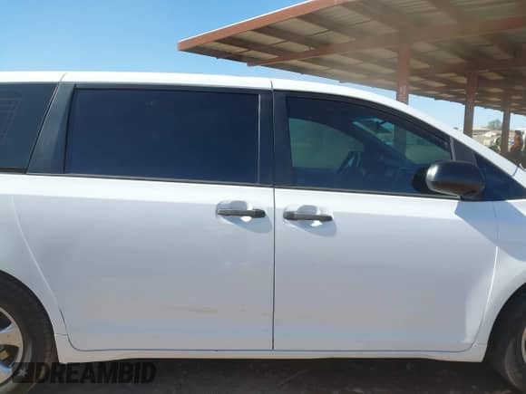 2017 Toyota Sienna L z VIN 5TDZZ3DC2HS771930, wystawiony jako IAAI lot #41763741 z przebiegiem 173 425 mil mil oraz . Historia ofert i sprzedaży dostępna na DreamBid. Obrazek 13.